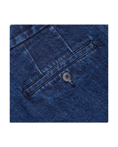 Spodnie jeansowe z japońskiego denimu z zakładkami w kroju klasycznym.